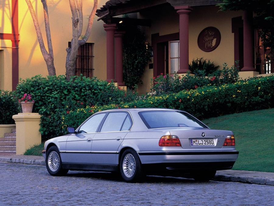  BMW 750iL 1998 года  (фото 9 из 15)